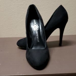 Rock & Republic black heel shoe size 5.5 slightly used